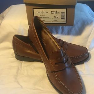 New Women’s Cole Haan size 6.5 light brown shoes